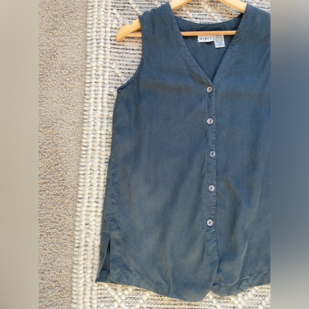 lightweight silk medium womens sleeveless top or vest button front READ